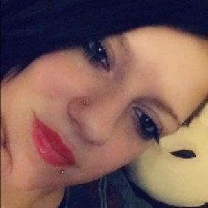 Meet your Posher, Holly